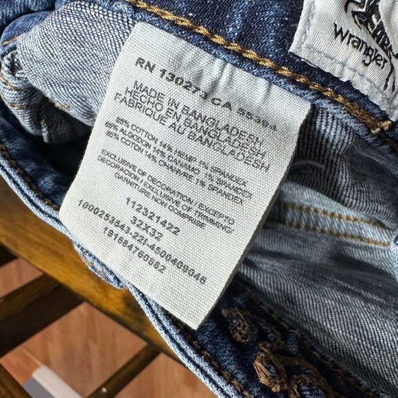 Wrangler Women's Retro High Rise Trumpet Flare Jean-Jana - Picture 3 of 8